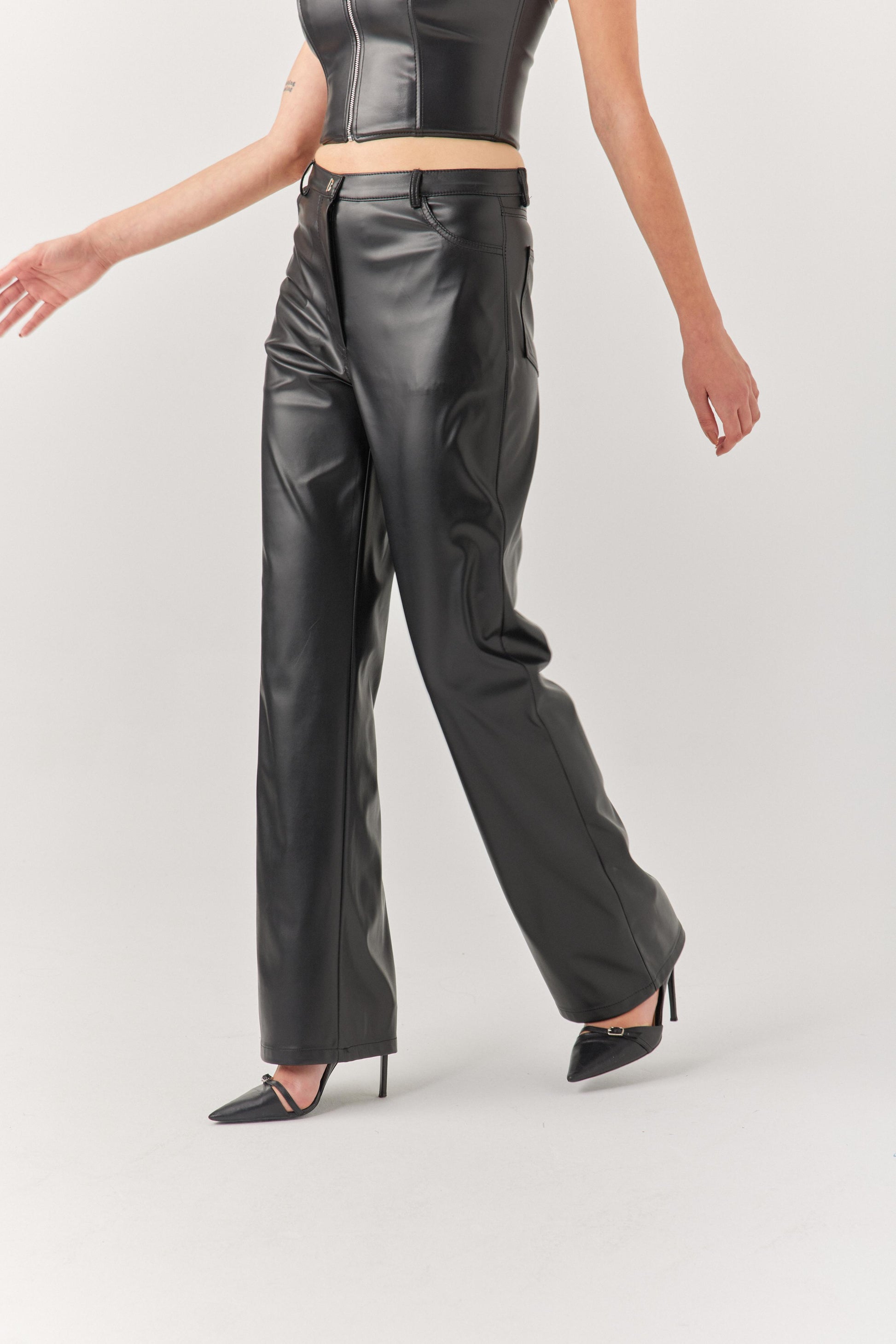 Siyah Yüksek Bel Deri Pantolon.