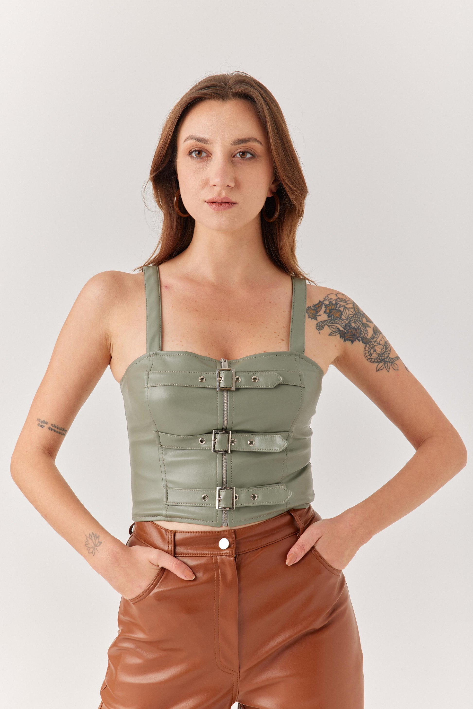 Yeşil Tokalı Deri Büstiyer.