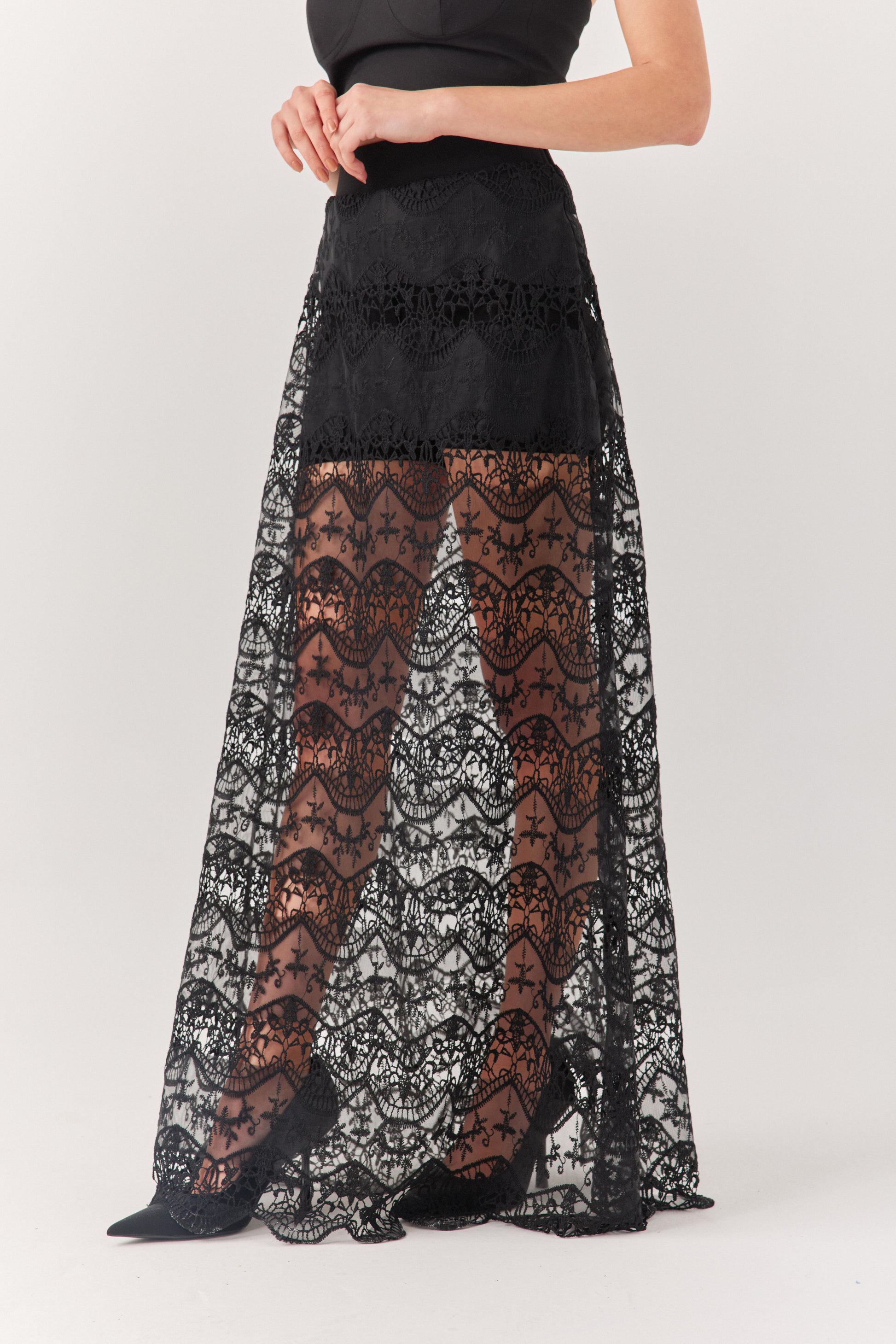 Siyah Şortlu Dantel Etek.