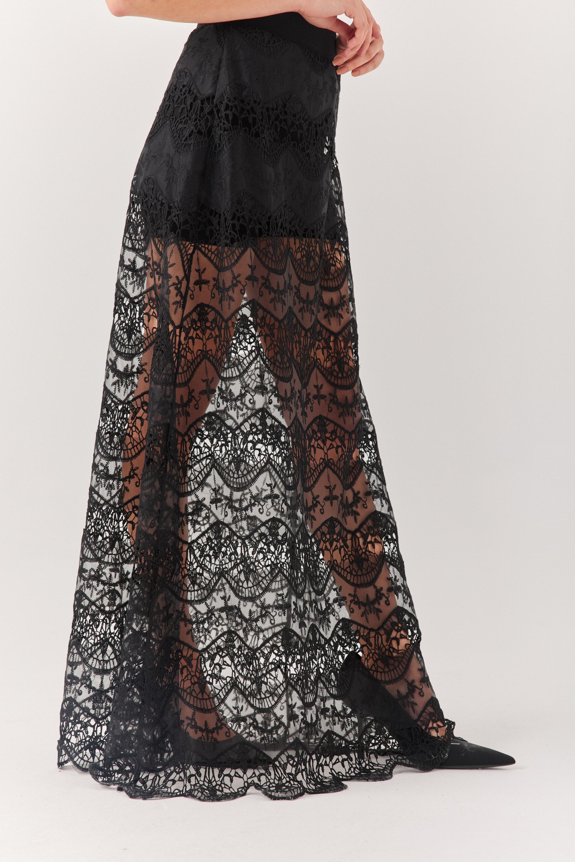 Siyah Şortlu Dantel Etek.