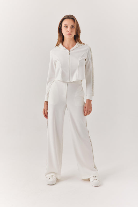 Beyaz Boncuk Detaylı Eşofman Üstü Takım