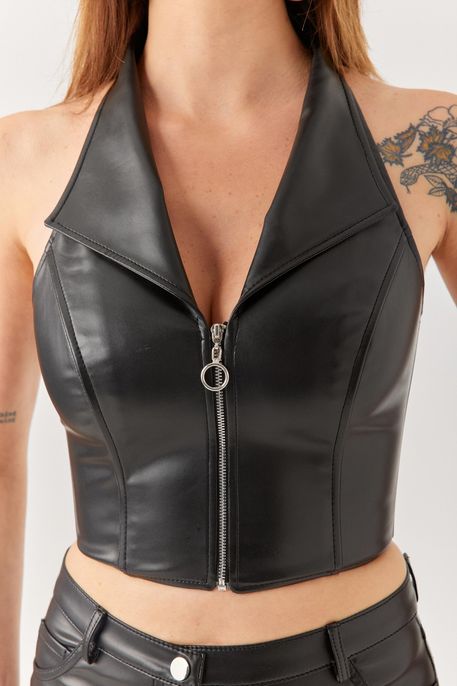 Siyah Yakalı Deri Yelek Büstiyer.